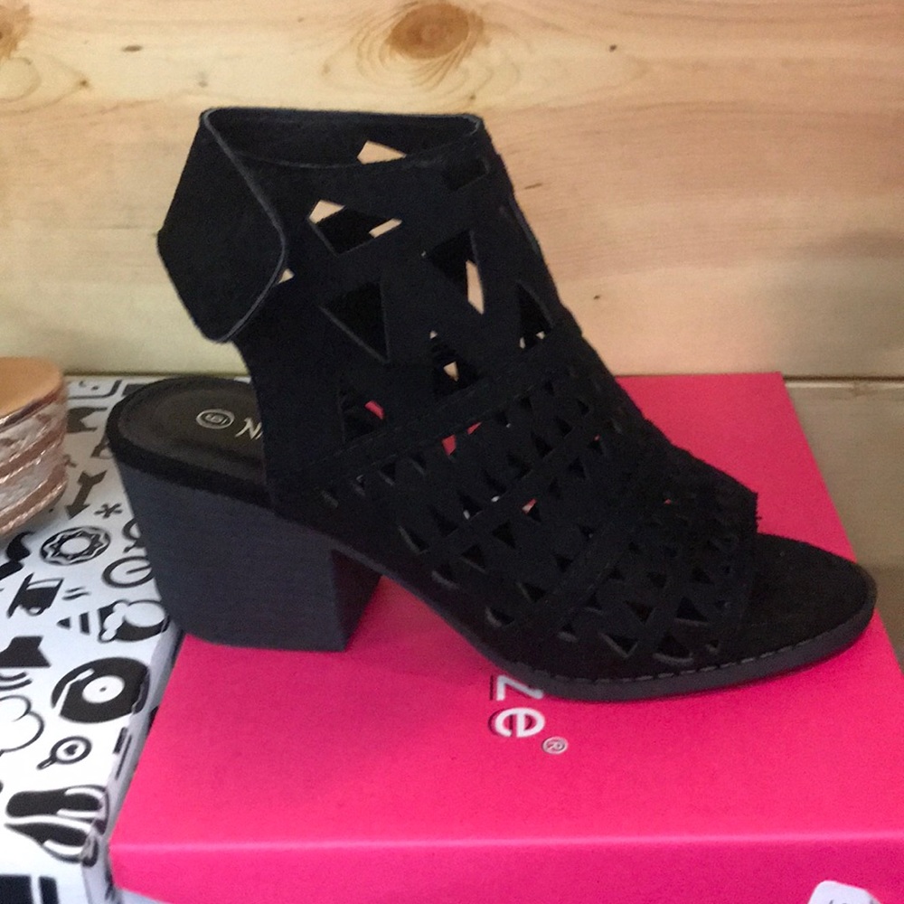 Nature Breeze Black Heels